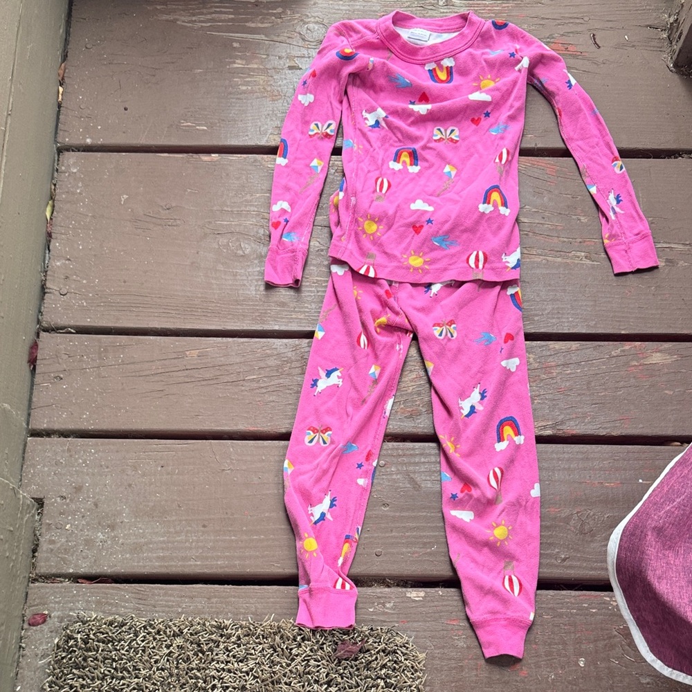 Hanna Andersson Pink Pajama Set with Rainbow and Unicorn Print